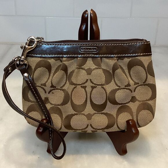 Coach Signature Jacquard Pleated Wristlet - Picture 1 of 10